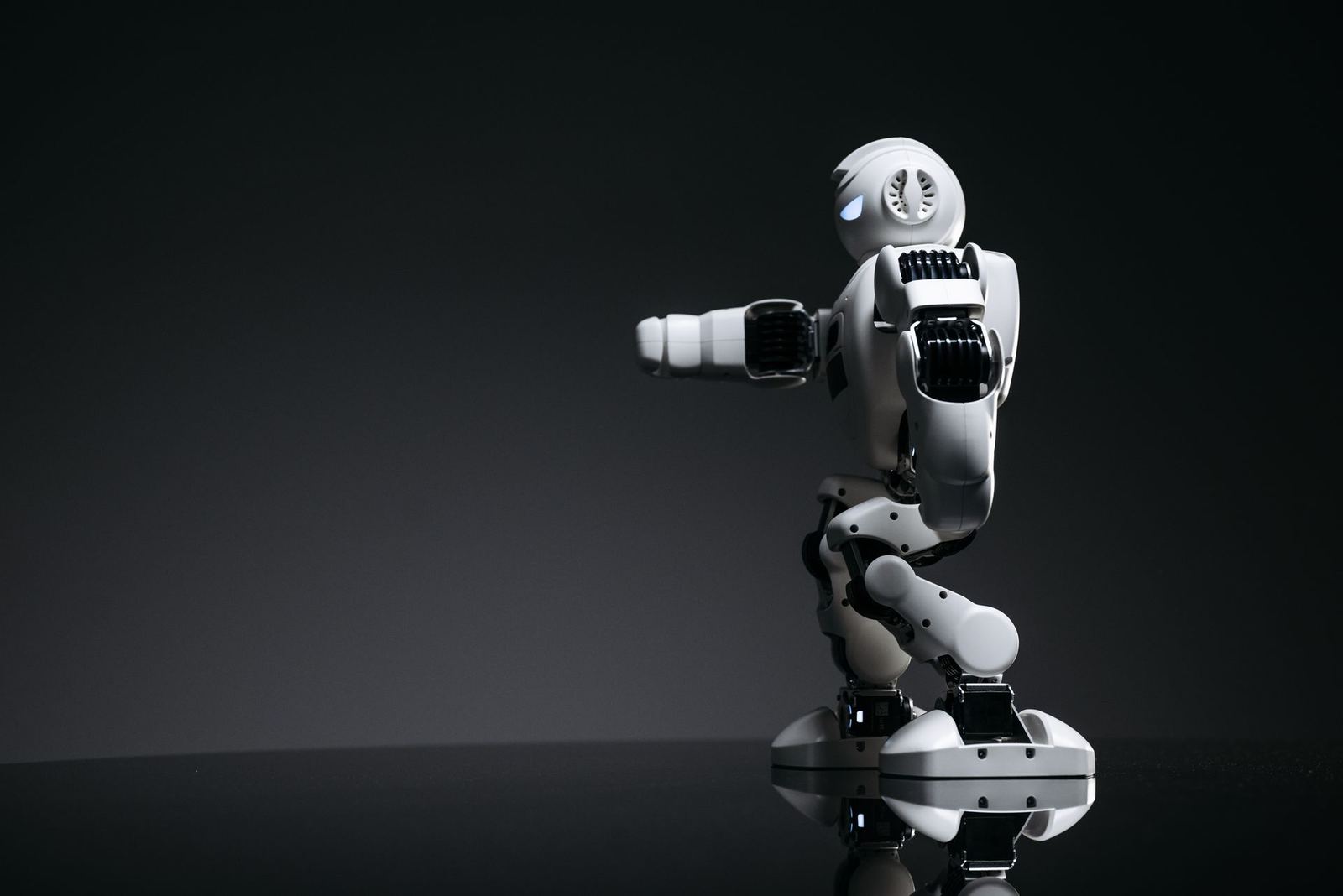 Cobot or Traditional Robot? A Decision Guide