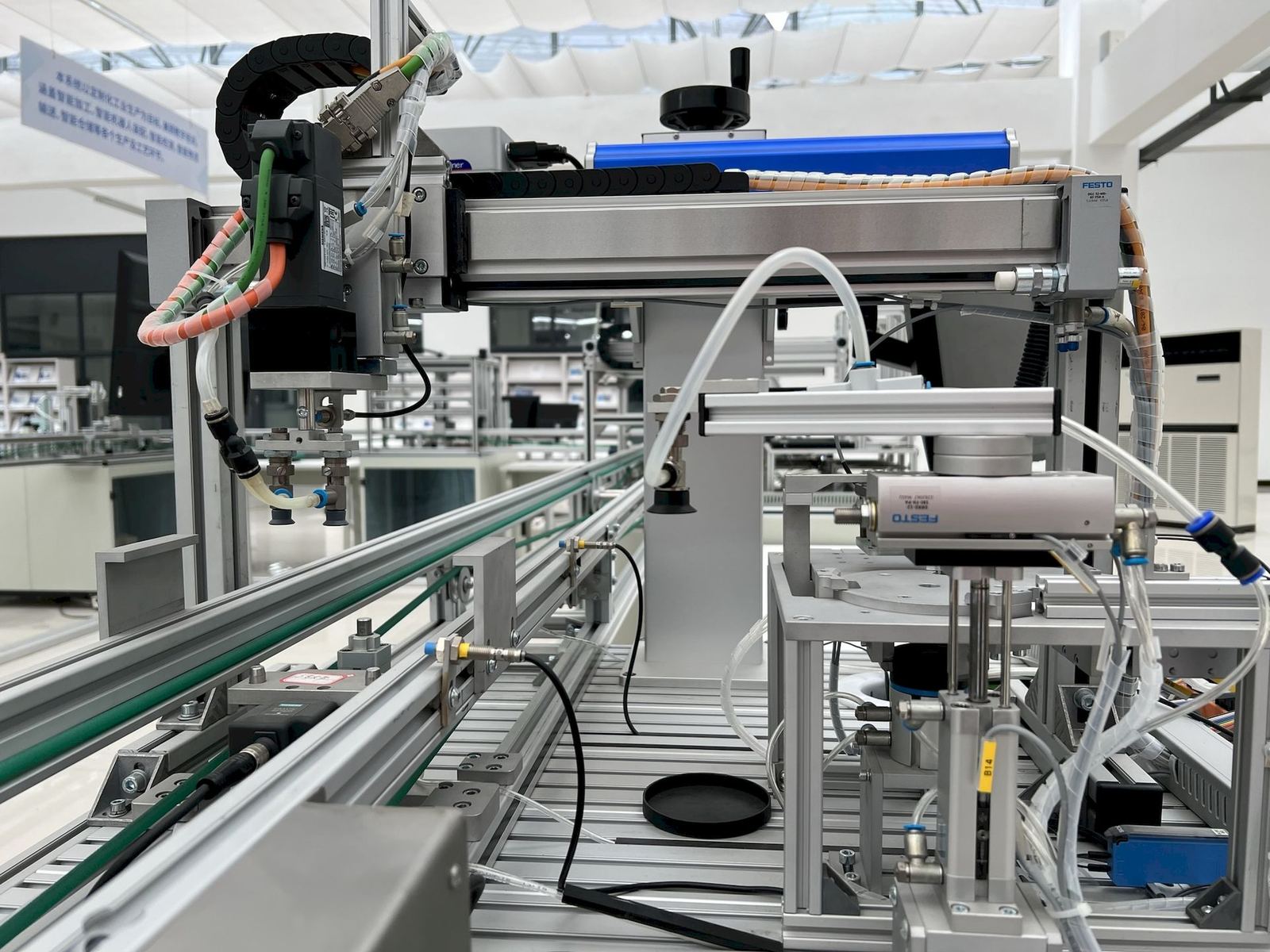 ER-M1 CNC Machining Center Tending Cell