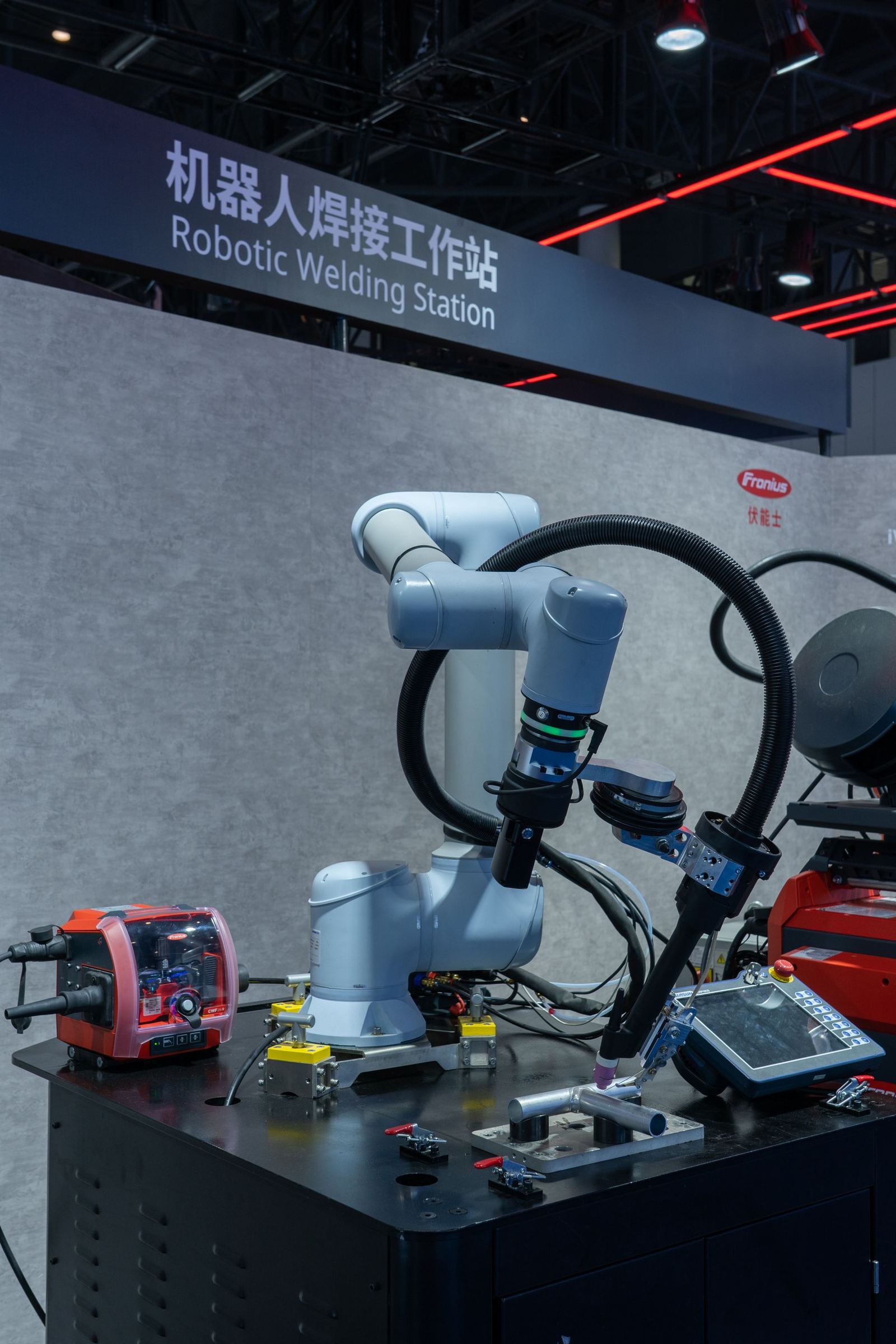 ER-W2 Dual-Robot Chassis Welding Line